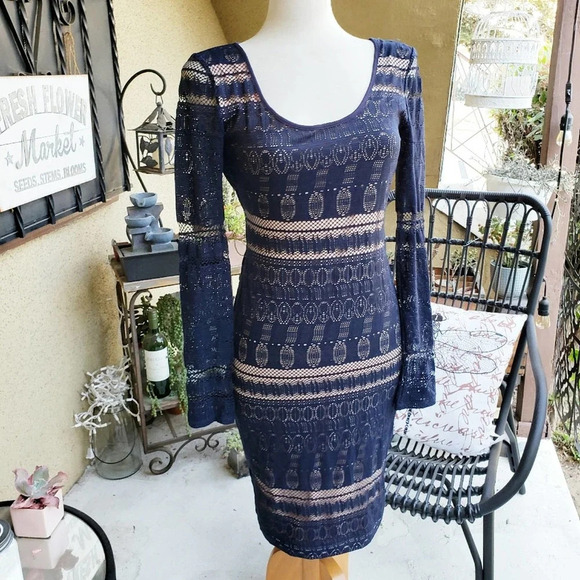 BCBG MaxAzria / Navy Lace / LS / Size Small - Picture 11 of 14
